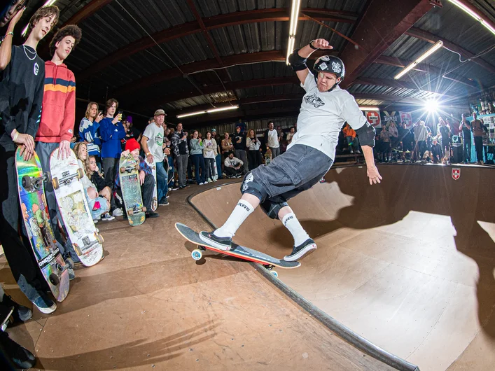 Mike brings the front rock back for the crowd. Look at the back foot!

<!--oldmanbowljam23-->