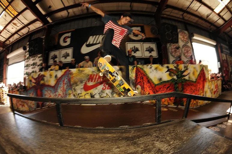 <!-- amdec13sat -->

Oscar Meza didn't make the cut this year, but he still did really awesome tricks, like this frontside nosegrind pop out.