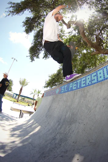 <!--campbellparkopening-->

Nick Hammersly : BS Boneless Fakie