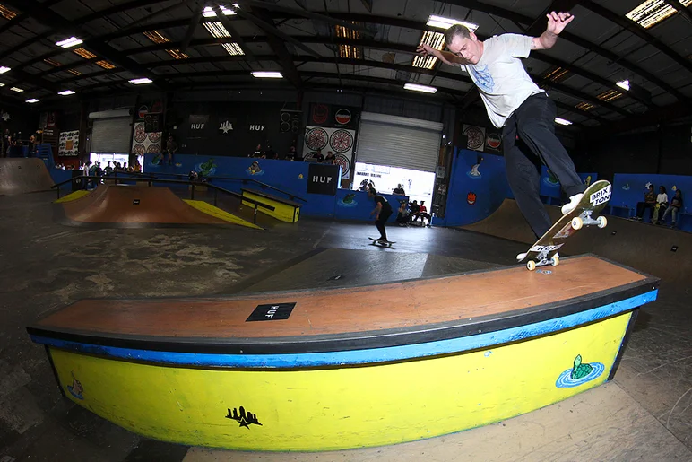 <!--soj17-->

Brad Cromer - FS Blunt to Fakie