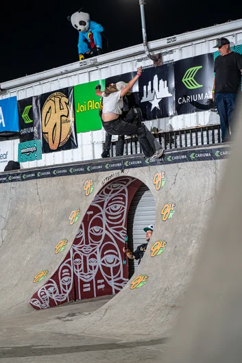 Ruby closed out the night with this nosegrind. It was so good


<!--tampapro24concretejam-->