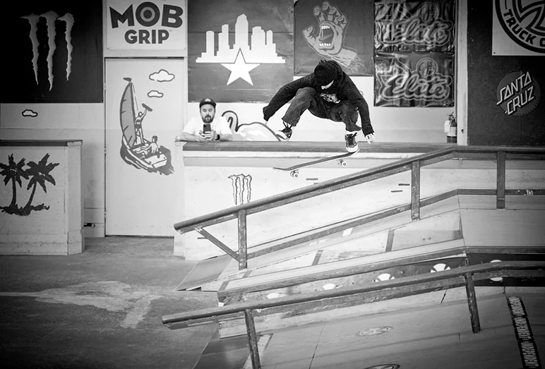 <!--pro20womenquals-->

Not her 1st rodeo, Alexis Sablone blasts A Heelflip.
