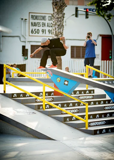 <!--dabarcy-finals-->

Justin Sommer comes thru with the elusive Hardflip Front Board while Filmer Frank captures it all.
