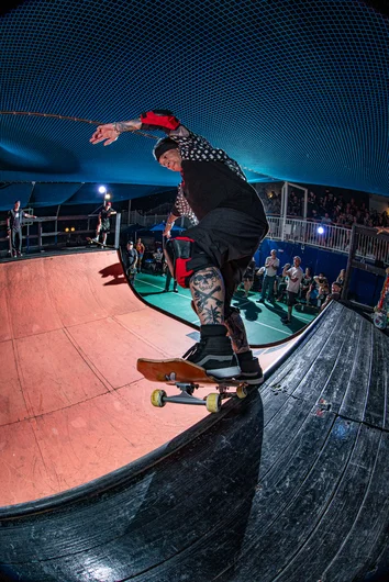 Back 5-0 pose from Hosoi

<!--floggingmollycruise23-->