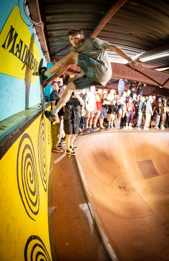 Jaime yanking a front blunt back in.

<!--tampapro22madnessbowljam-->