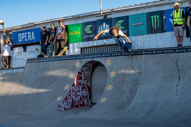 Did you know that Jake Yanko can back smith for like 50 feet on pool coping? Here he is doing it way past the door.


<!--tampapro24concretejam-->