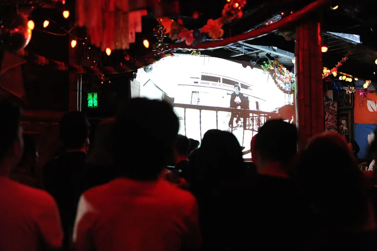 The bar was packed and is one of the few bars in California that makes me feel like I'm still in Florida.  It's nice and crusty.<!-- Damn Am Los Angeles 2013: Arrival in LA and Construction -->