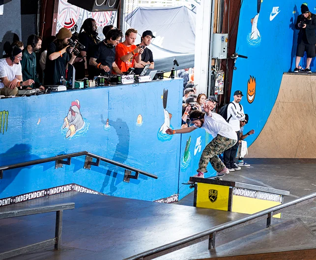 <!--pro17-finals-->

Torey Pudwill also warms up by goin’ up with a BS Smith.