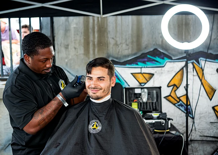 <!--am18qualsphotos-->

Nothing like getting a cut after your run.

