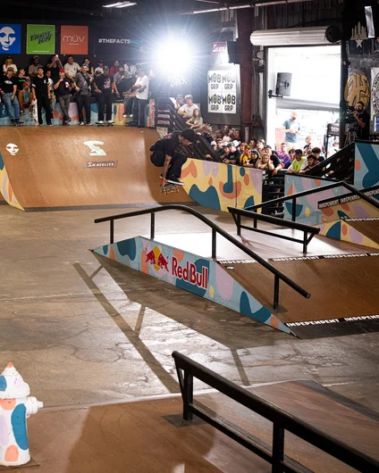 Kickflip BAGside grab