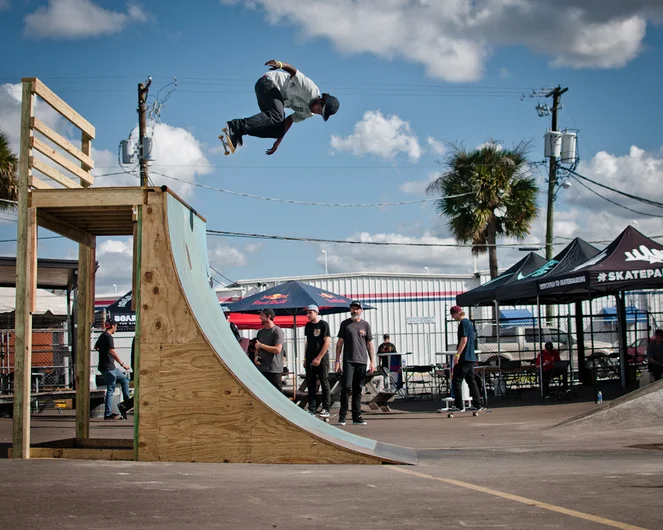 <!--ta14-t-->

Fernando Bramsmark with a huge backside ollie.