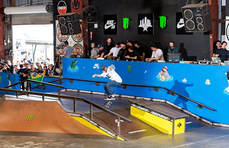 <!--pro17-finals-->

The semi-finals, a meeting place for Brazilians. Carlos Iqui links up with his crew via Nollie Heel Front Board.