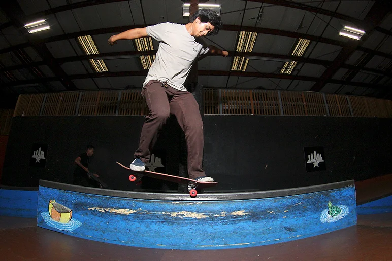 <!--consxpolar17-->

Sam Front Shuved into this BS Nosegrind.