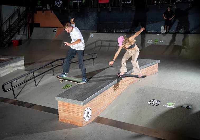 As practice goes into the evening, things start getting silly with a doubles Noseslide, featuring Owen and Sterre.

<!--damnambreda22practice-->