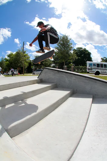 <!--gsd16-->

To end things off we had a best trick contest down this set. James Cobb came packing, Ollie up the set and this Fakie Flip.