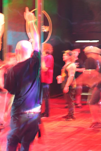 <!--PRO15FRINIGHT-->
When you are alone and drunk on the floor this is what happens.