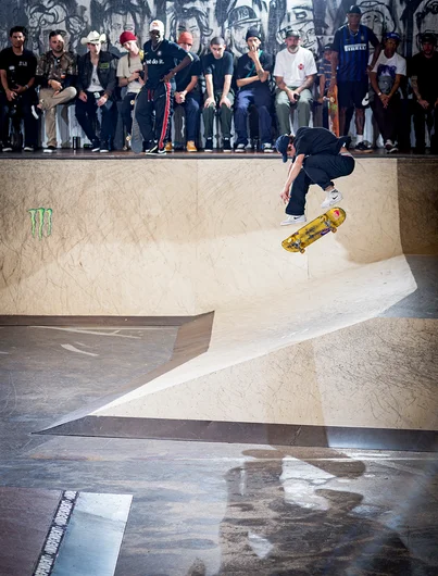 <!--pro19quals-->

Hardflip the corner beats that shoulder to shoulder sweat stickage going on in the background.