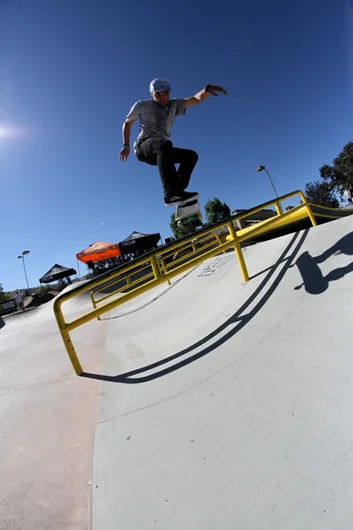 <!--dawwfri-->

JP Oliveira, kickflip backside lipsliding like a Pro.