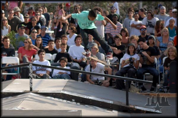 Chaz Ortiz – kickflip back lip