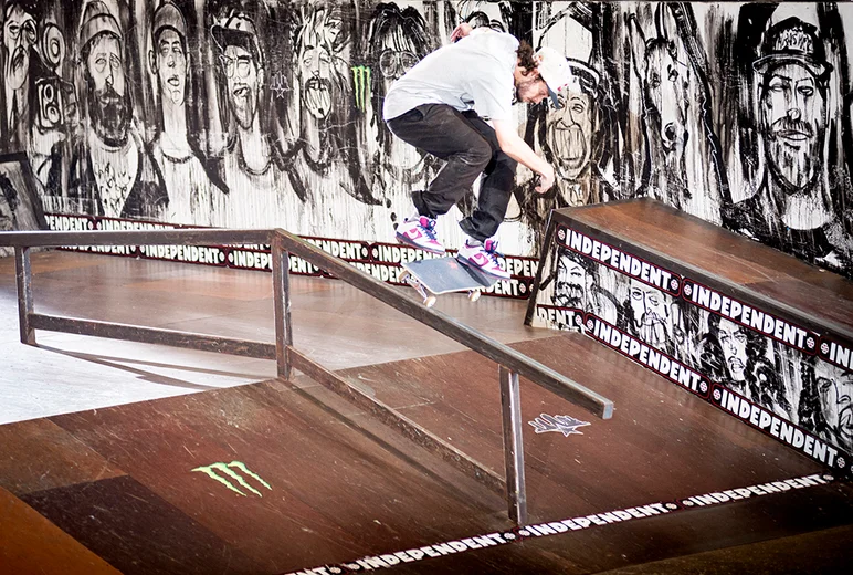 <!--pro19finals-->

Torey takin' the Switch Boardslide back to Switch.