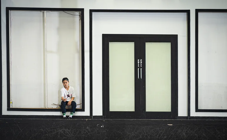 Gin Woo spends his morning taking a moment of peace and solitude before an
onslaught of mayhem.

<!--damnamla22qualifiers-->