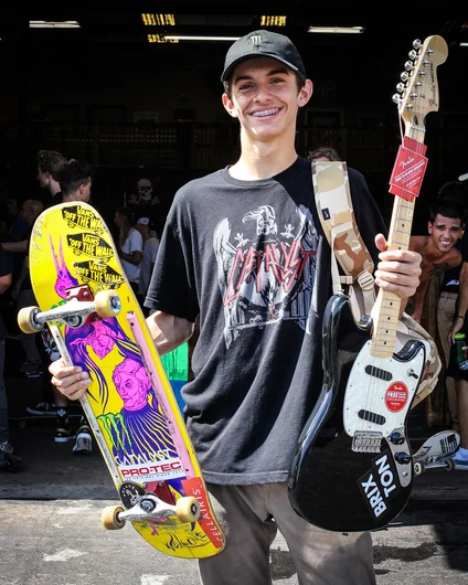 <!--soj19photos-->

Congratulations on taking home 1st Place in Sponsored Division and winning that awesome Fender Mustang guitar!
