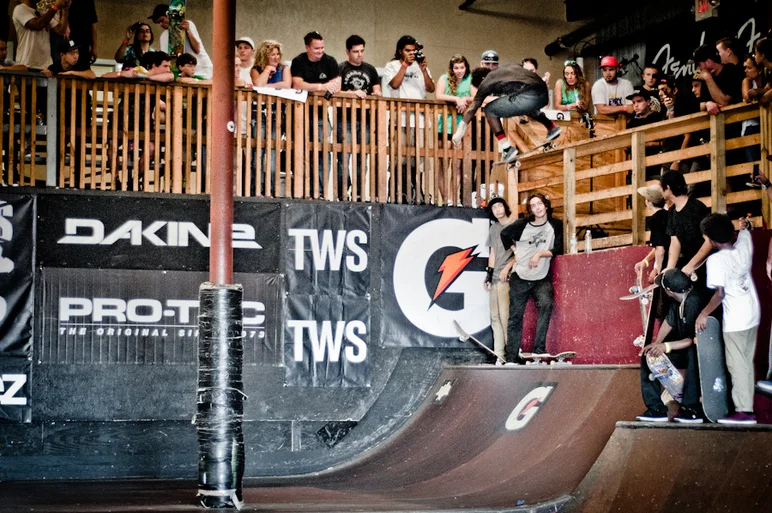 <!--ta14-sd-->

Zion Wright started his run with this gnarly taildrop into the quarterpipe.