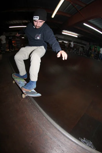 <!--ffombj-->

Paolo Vergara sparking the session with a lengthy front 5050.