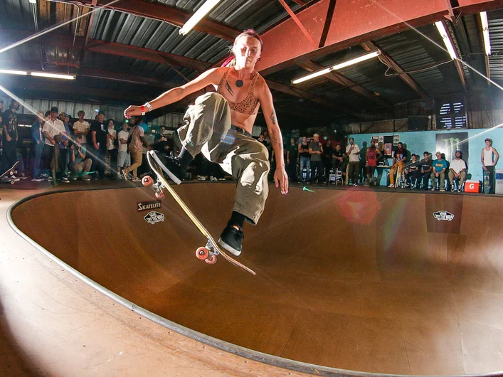 Jamie Sedo came all the way from Texas to skate with us and rep for No-Comply!

<!--clashofthecrews23-->
