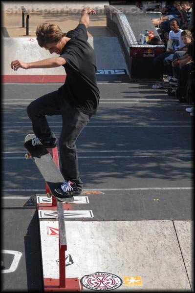 Christian Sereika - frontside nosegrind, Tampa kit