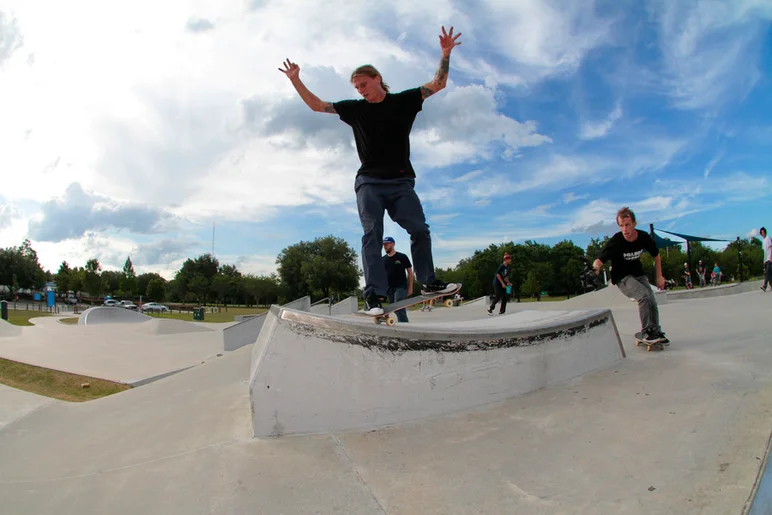 <!--daatlrt-->

Eric McKenney also worked all weekend long and let out all that stress here. This line was insane, Nose Manual.