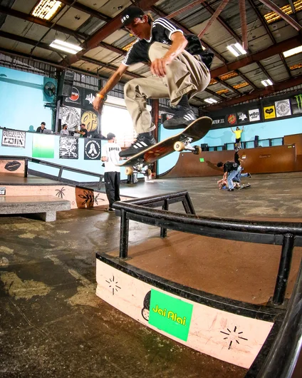 Marcellino again with a Snappy Nollie 180

<!--springroll2024-->