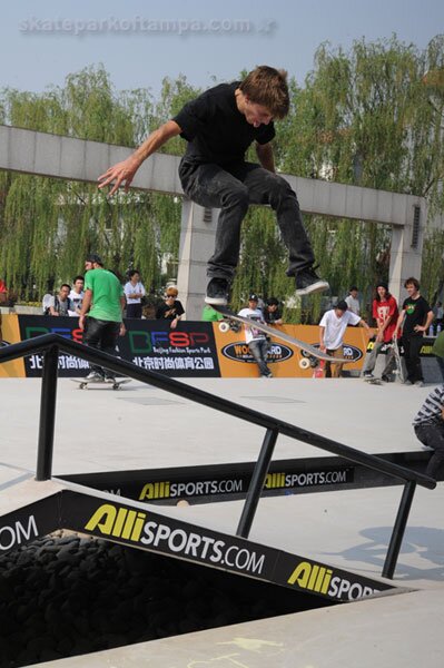 Woodward Beijing: Jaws - kickflip front board