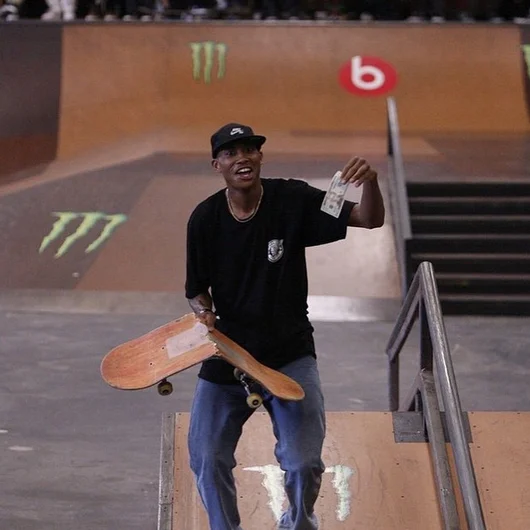 <!--bestofinsta-->

Ishod getting the money out of his griptape after his final run by @8nshitz.