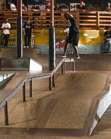 Darrell Gordon : Front Board Shuv <!--onthespot21-->