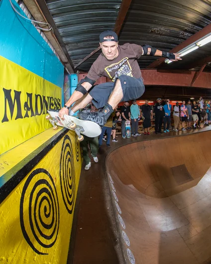 John yanked off the wall and hit it again before going back into the bowl. 

<!--ombj2022-->