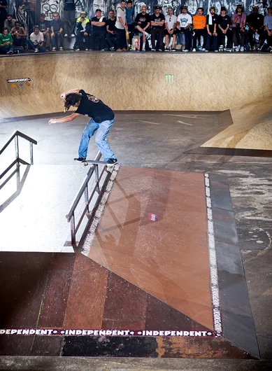 <!--am18finals-->
Arthur Cordova powers thru with a Back Lip Fakie across the whole box.
