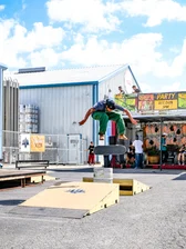 Serge got a few tric