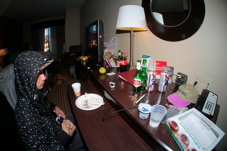 <!--da-atl-marino-->

After the sun went down, we headed back to the hotel and called it an early night. This was the morning's aftermath, not bad. Beer and doughnuts. 