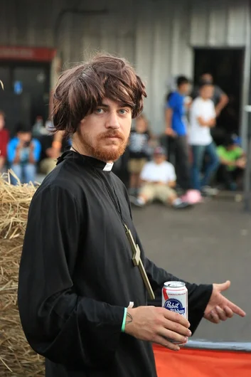 <!-- 2013MatixHalloweenJam -->

Reverend Anderson blessed the high Ollie contest with a PBR.