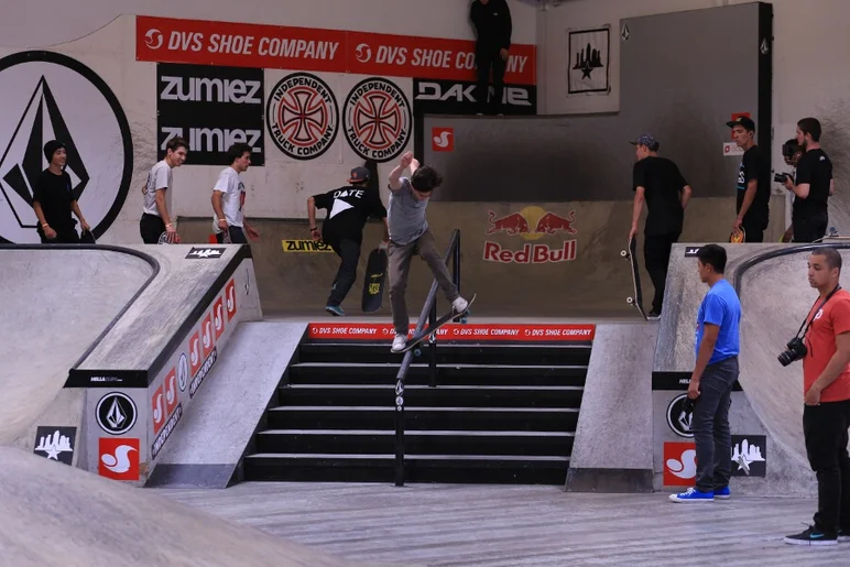 <!-- damnamvolcom14day1 -->

Jayden Ty Bono - Noseblunt.