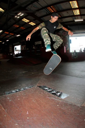 <!--soj15-->

Robby Kirkland - classic Nollie Tre over the hip.