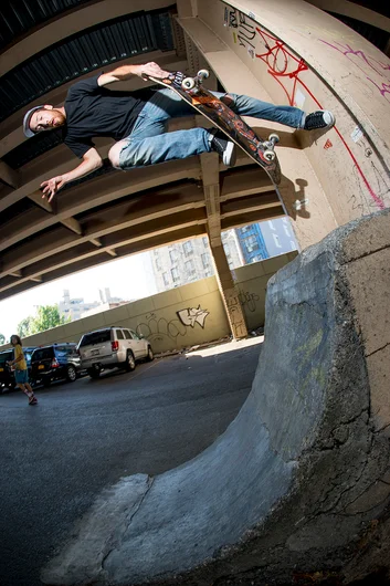 <!--spottoa15-->

Jared Huss showed up out of nowhere to do a sick foot plant!
