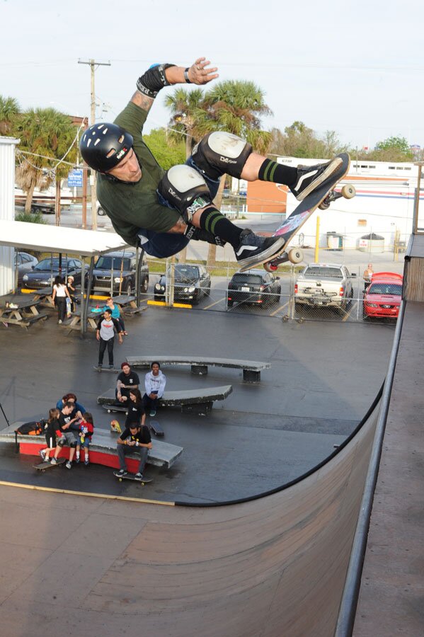 Mike Frazier - stalefish to fakie