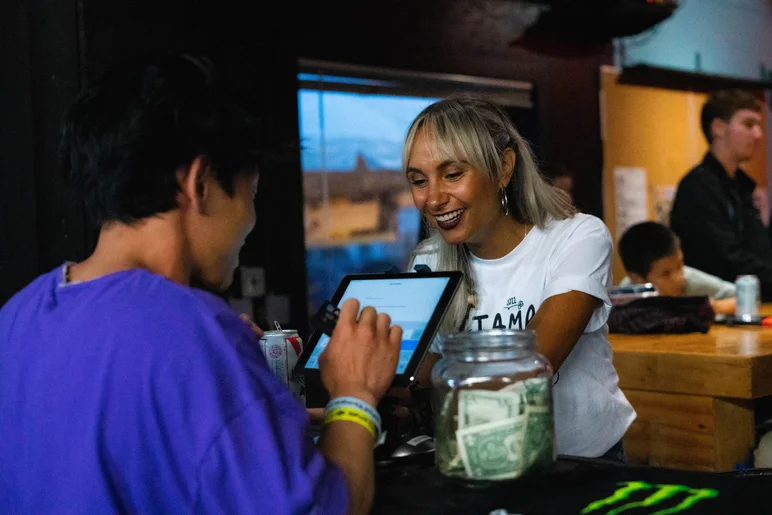 Always drop by The Bricks bartenders to grab a cold one before watching the show!
<!--tampapro22urethane-->