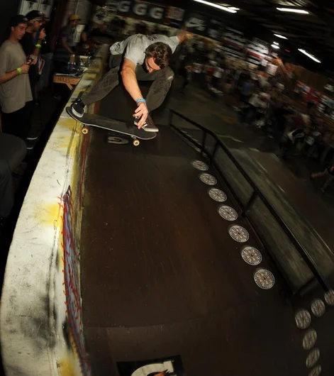 <!-- amdec13sat -->

Ryan Thompson decided to noseslide the judge's stand. This wall is gigantic - it's neck high, but Ryan still managed to get on top of it and slide the shit out of this nose slide. Too bad he did it just after the Independent Best Trick official time ended.