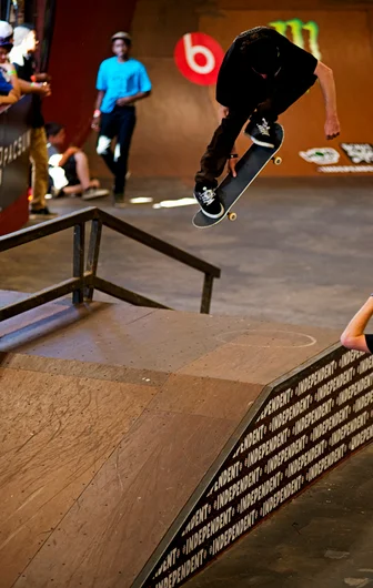 <!--PRO15SATDAY-->

Gregory Lutzka keeps it goin’ throughout the morn with the elusive Frontside Half-Cab Melon.