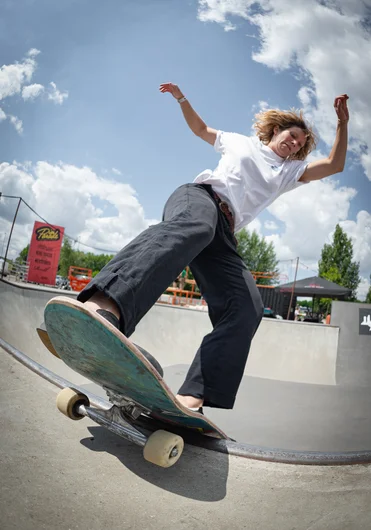 While the contest goes off on the inside, Lea Schairer holds it down with a Lipslide at the outside bowl.

<!--damnambreda22finalsphotos-->