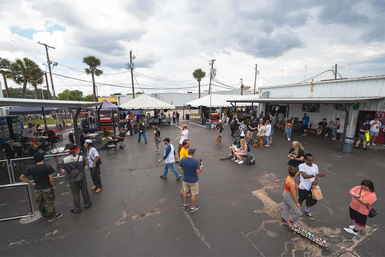 Rain or shine the fans are comin' through!

<!--tampapro22fridaypractice-->