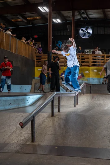 <!--gsd21-->
Mikey krooks the whole rail with ease.
